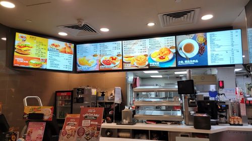 Dernières solutions de l'entreprise Tableau de menus QLED pour la chaîne de restaurants de Hong Kong
